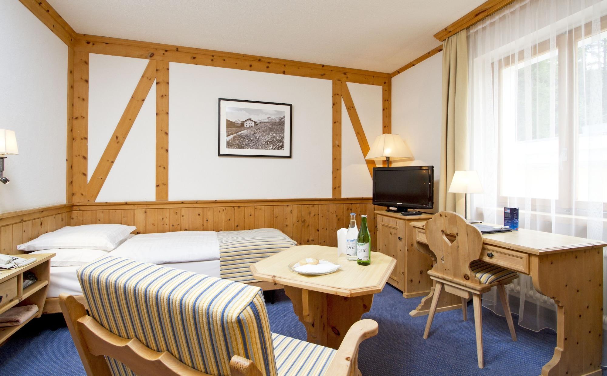 Edelweiss Swiss Quality Hotel Силс Мария Стая снимка