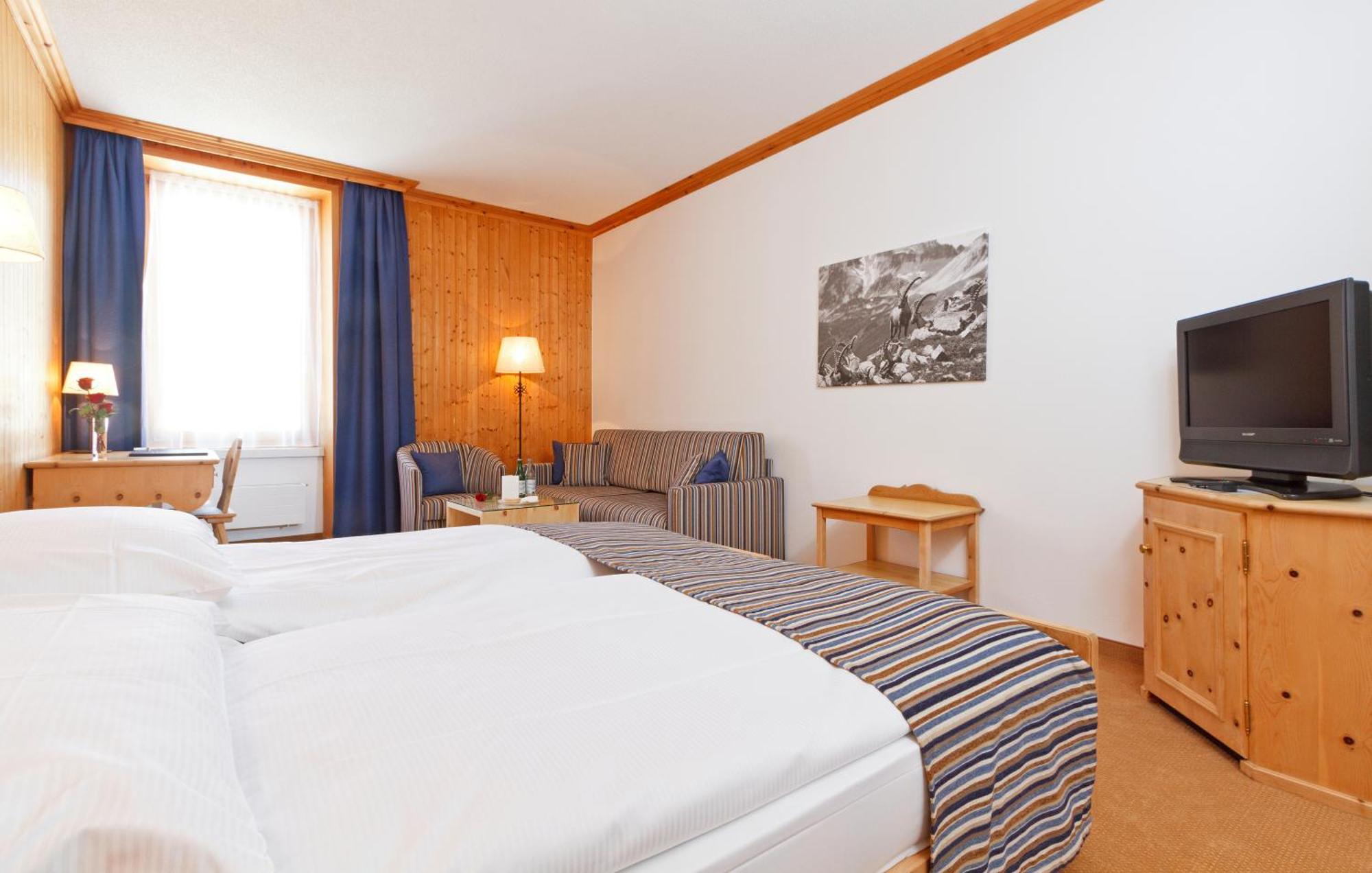 Edelweiss Swiss Quality Hotel Силс Мария Стая снимка