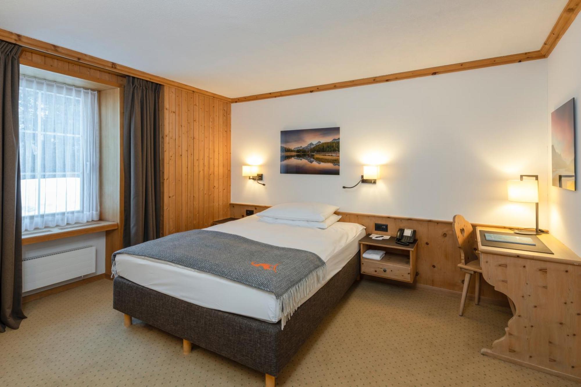 Edelweiss Swiss Quality Hotel Силс Мария Стая снимка