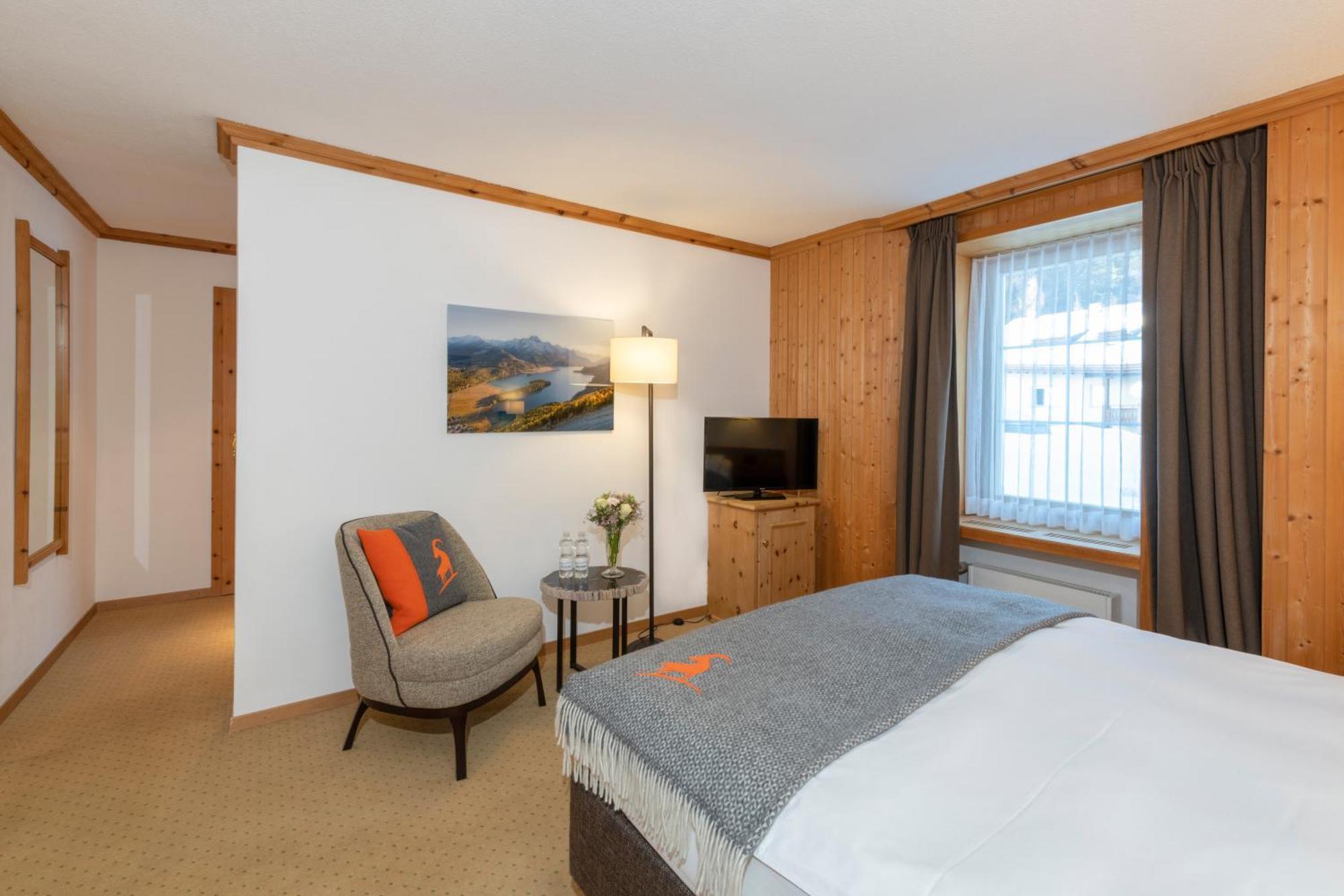 Edelweiss Swiss Quality Hotel Силс Мария Стая снимка