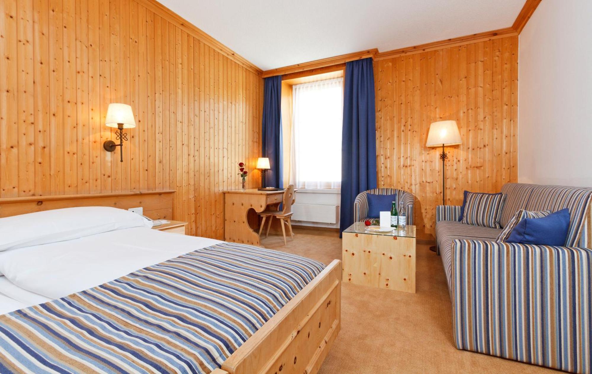 Edelweiss Swiss Quality Hotel Силс Мария Стая снимка