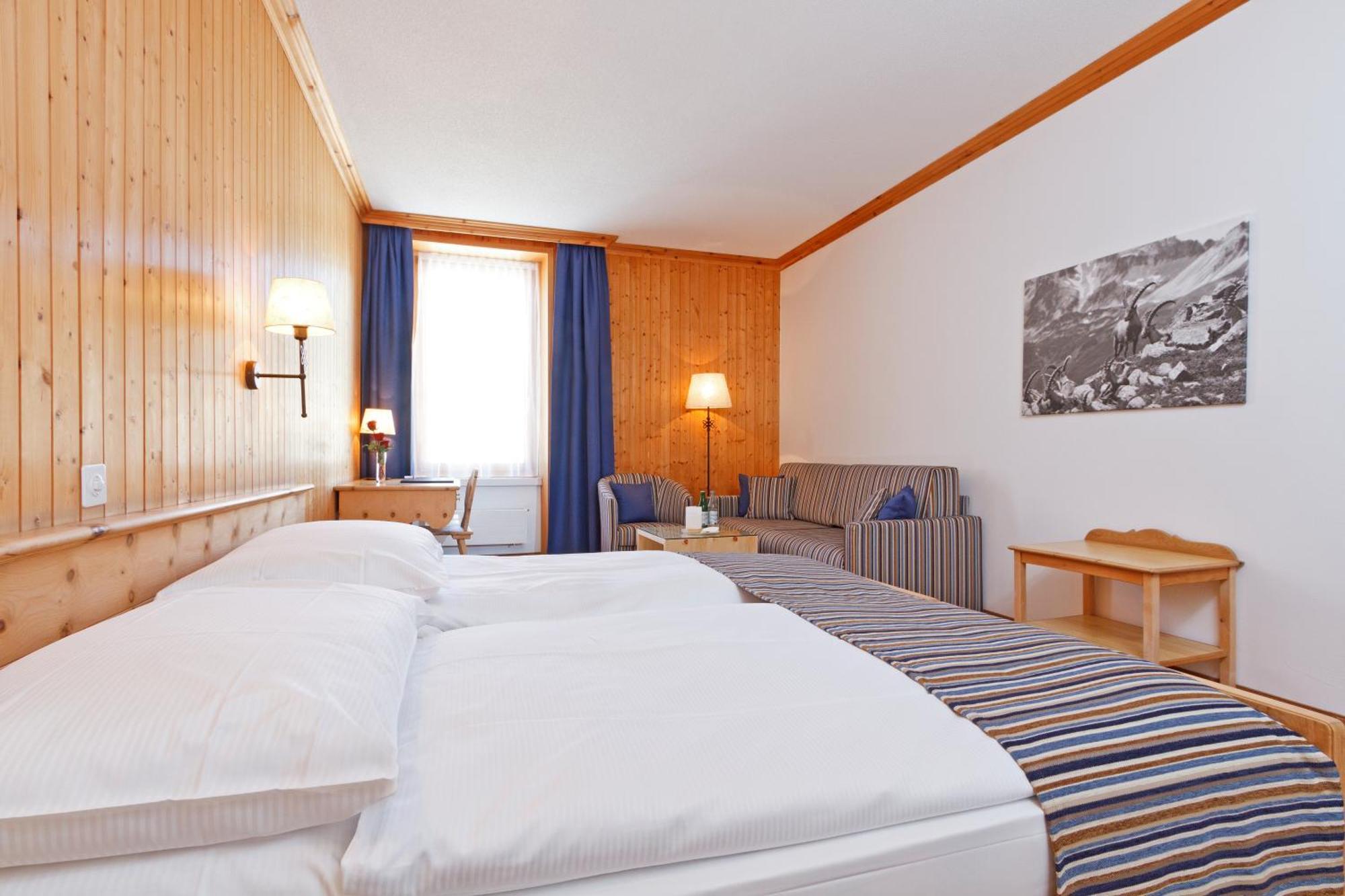 Edelweiss Swiss Quality Hotel Силс Мария Стая снимка