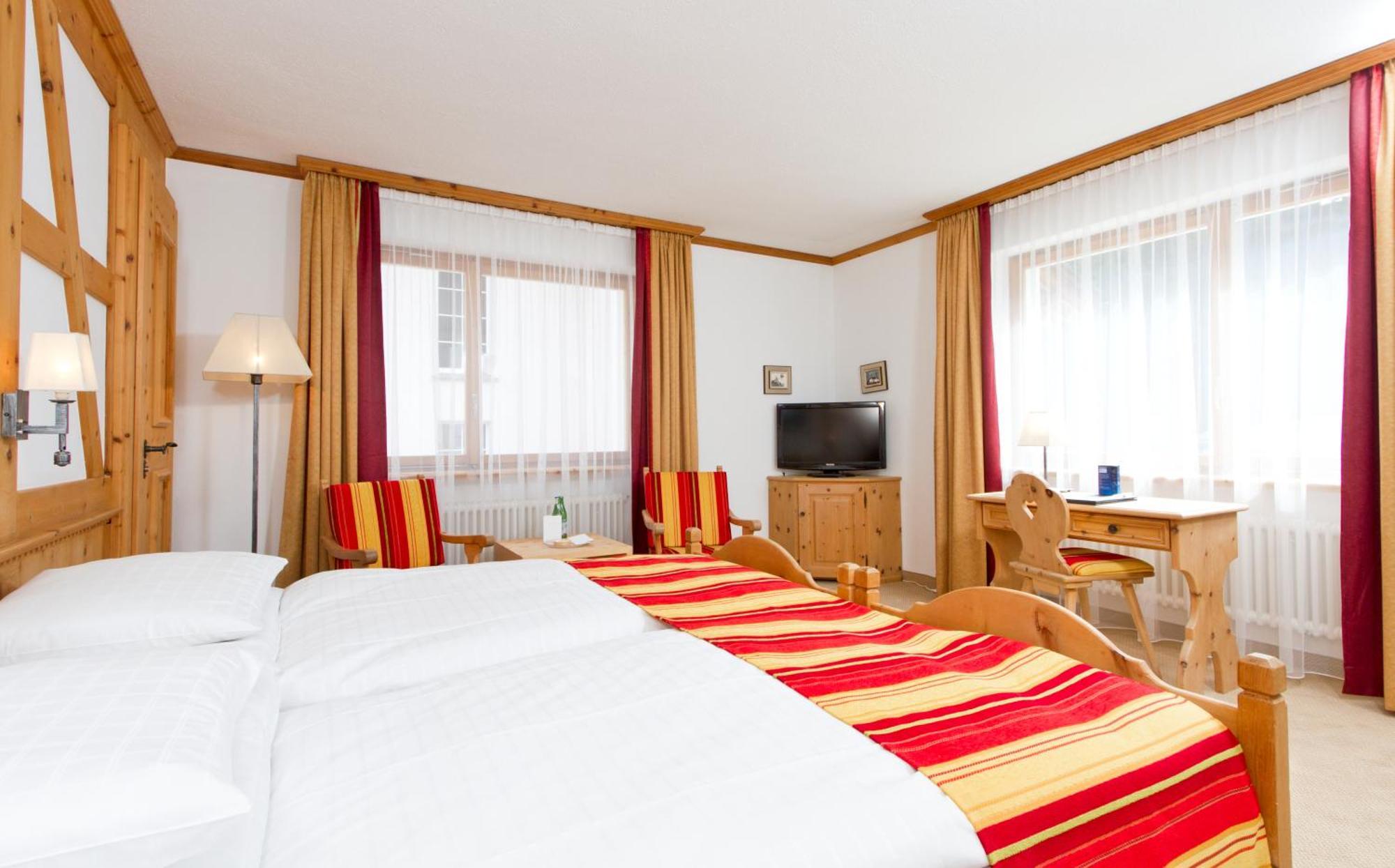 Edelweiss Swiss Quality Hotel Силс Мария Стая снимка