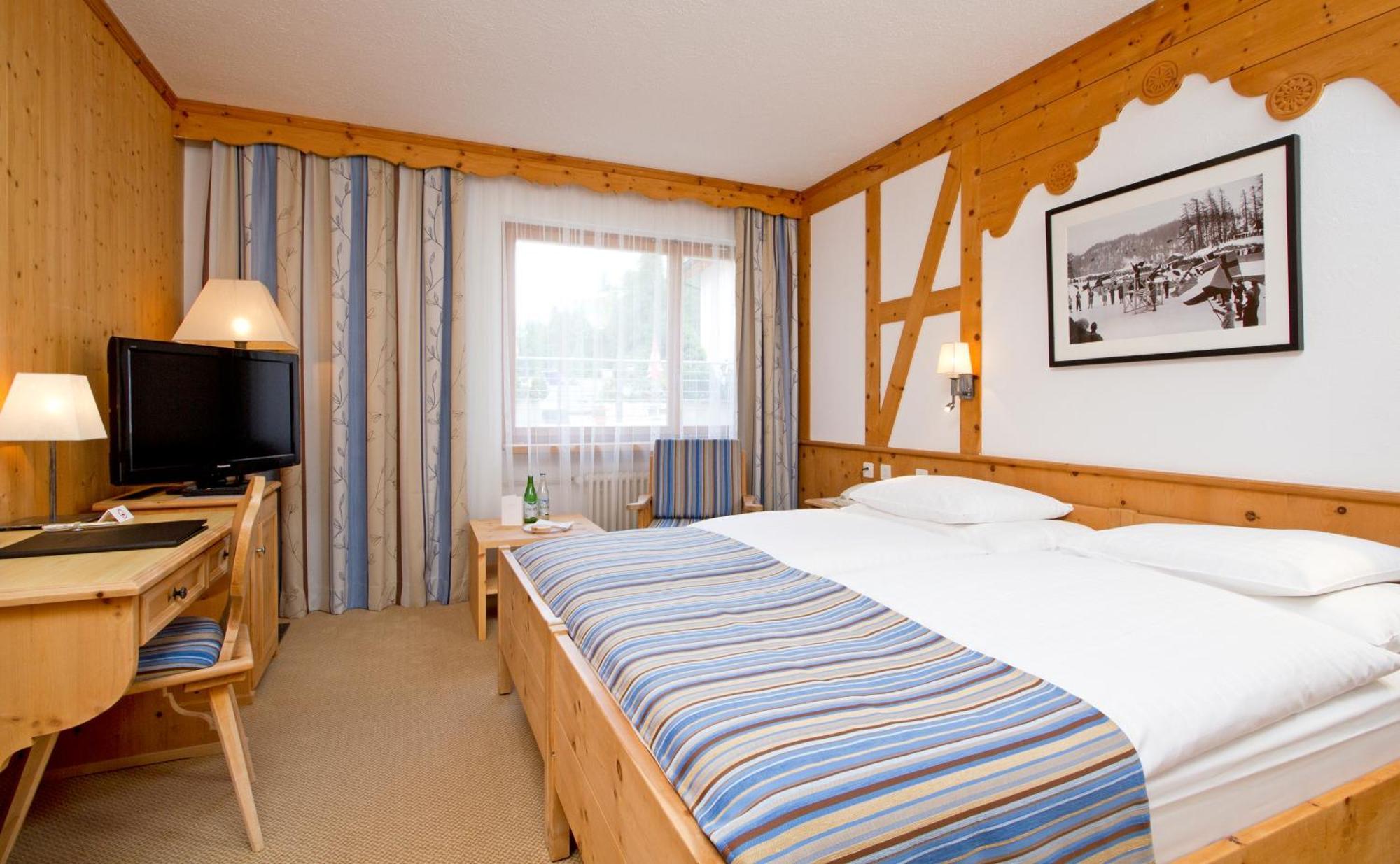Edelweiss Swiss Quality Hotel Силс Мария Стая снимка