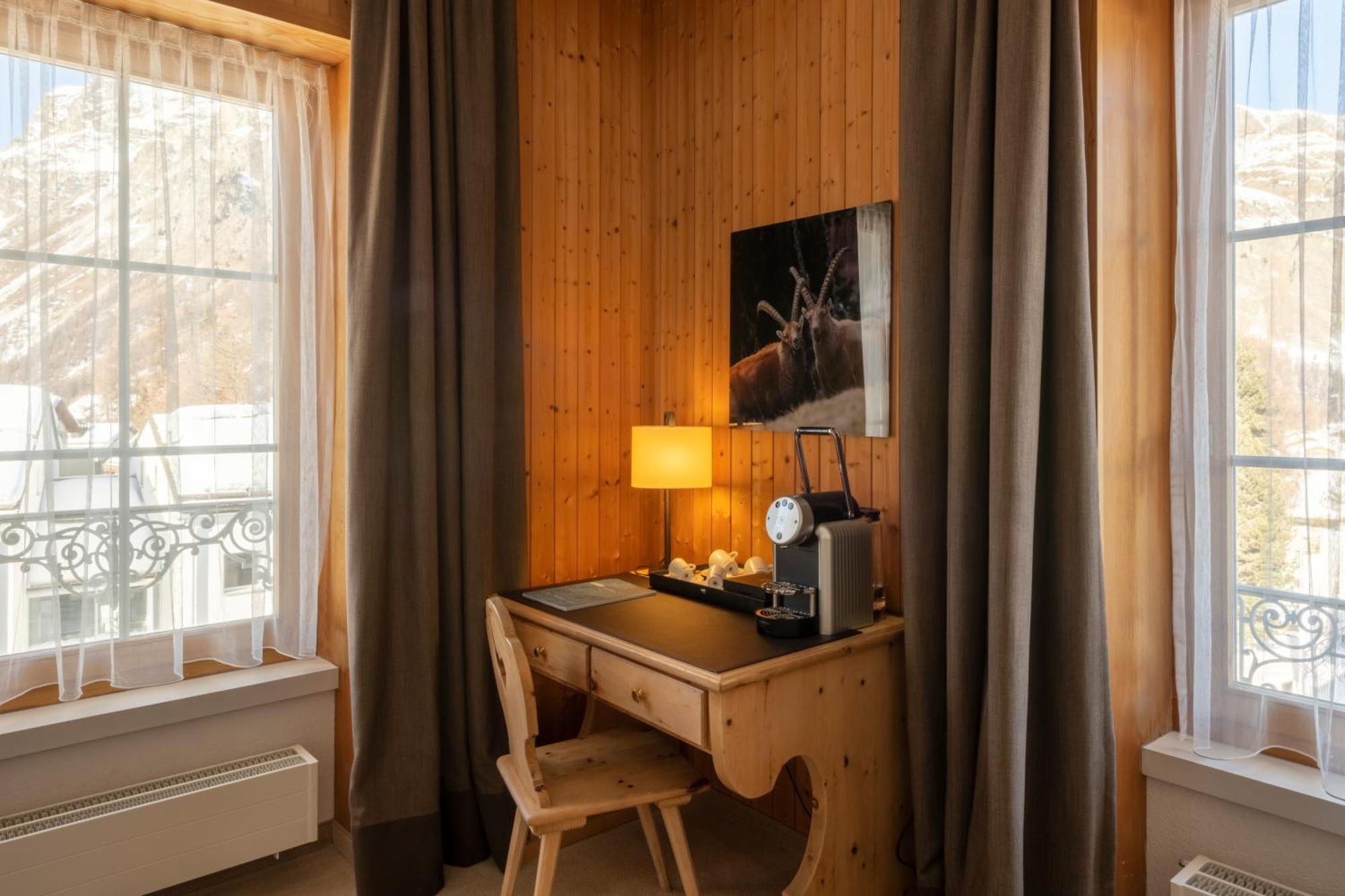 Edelweiss Swiss Quality Hotel Силс Мария Стая снимка